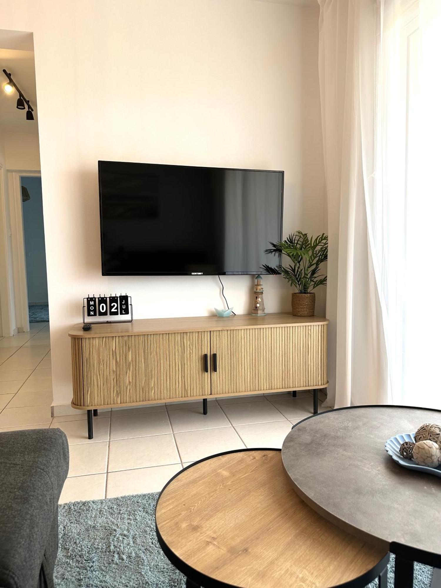 H&O Golden Sun Suite 파포스 외부 사진