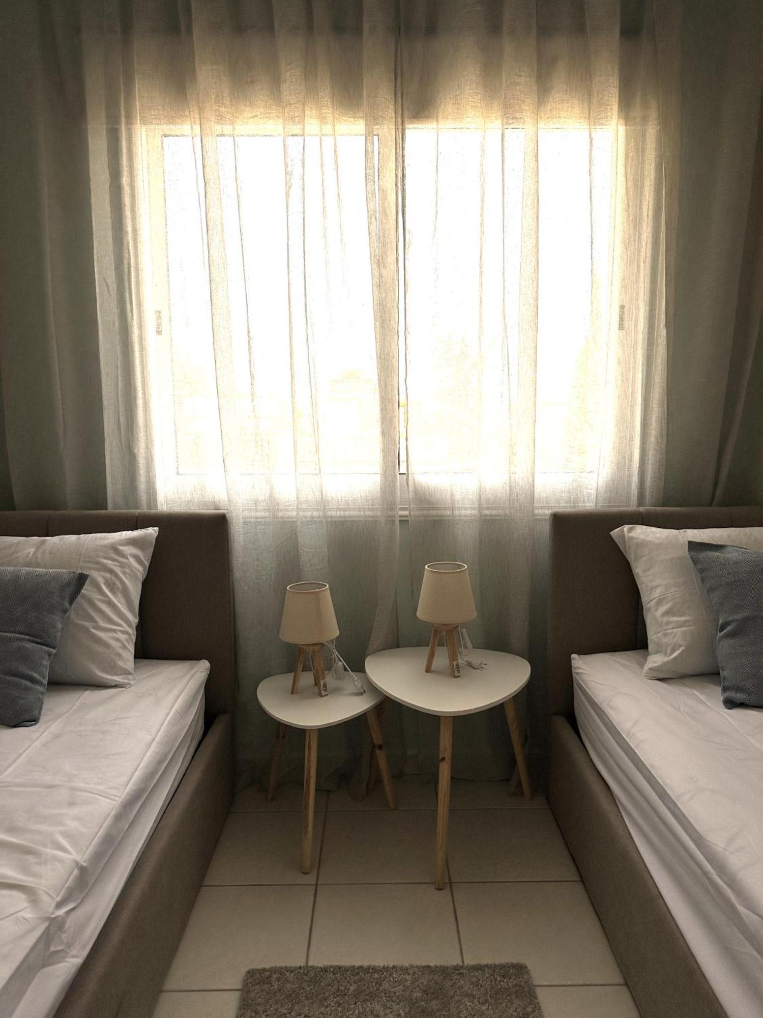 H&O Golden Sun Suite 파포스 외부 사진