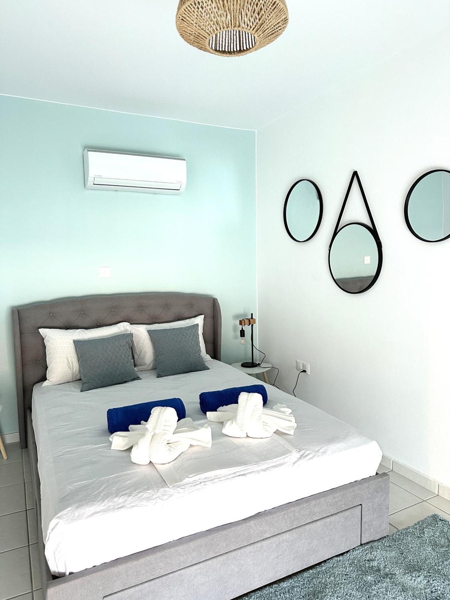 H&O Golden Sun Suite 파포스 외부 사진
